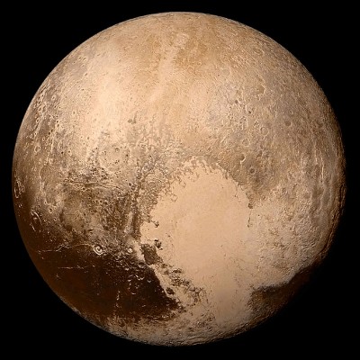 Pluton en vraies couleurs.